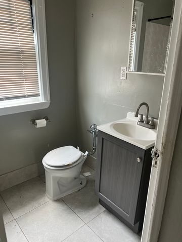 8143 S Colfax Avenue, Chicago, IL 60617