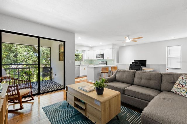 484 SANTA CRUZ PLACE NE E, St Petersburg, FL 33703