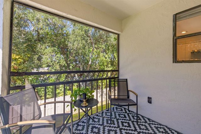 484 SANTA CRUZ PLACE NE E, St Petersburg, FL 33703