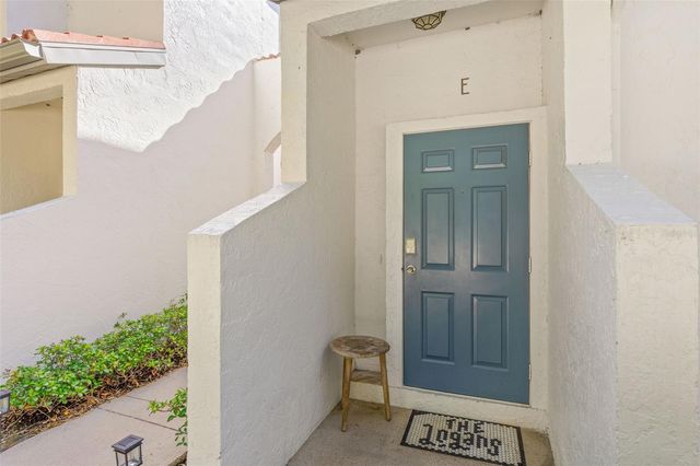 484 SANTA CRUZ PLACE NE E, St Petersburg, FL 33703