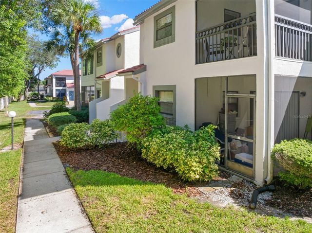 484 SANTA CRUZ PLACE NE E, St Petersburg, FL 33703