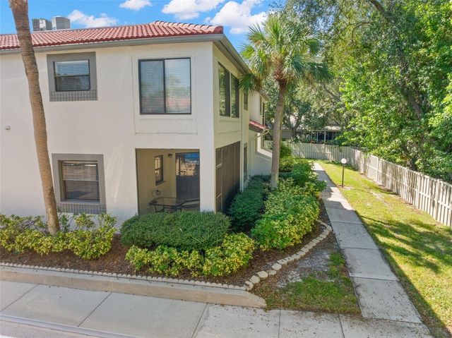 484 SANTA CRUZ PLACE NE E, St Petersburg, FL 33703