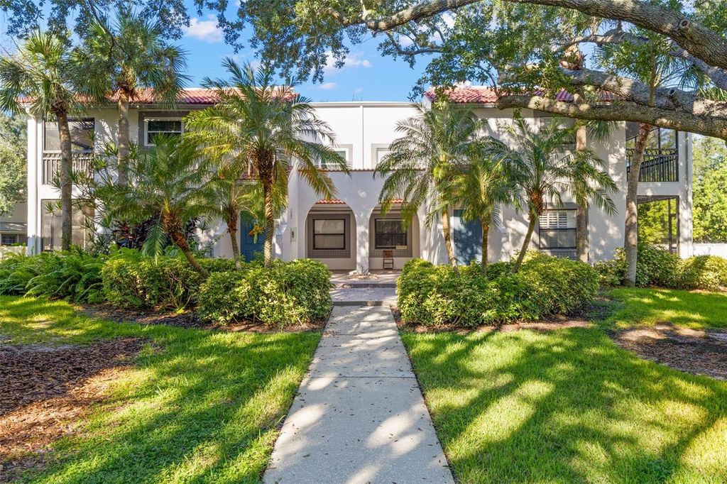 484 SANTA CRUZ PLACE NE E, St Petersburg, FL 33703
