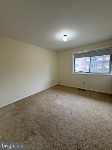 10163 FAIR WOODS DR, Fairfax, VA 22030