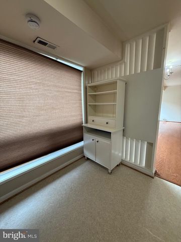 10163 FAIR WOODS DR, Fairfax, VA 22030