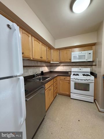 10163 FAIR WOODS DR, Fairfax, VA 22030