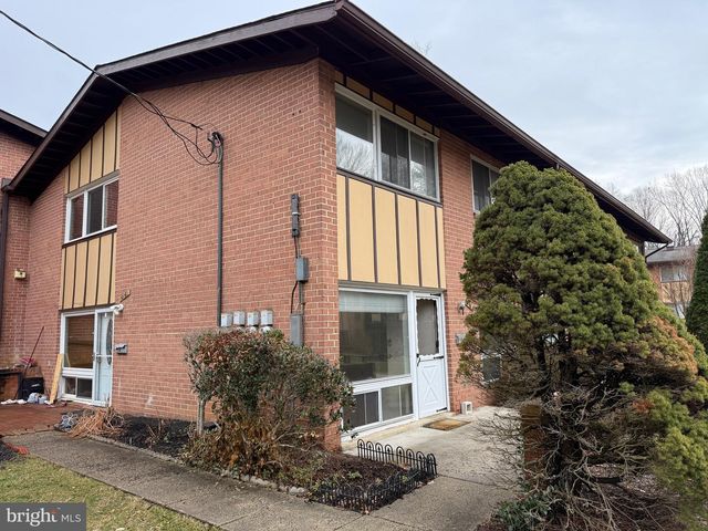 10163 FAIR WOODS DR, Fairfax, VA 22030