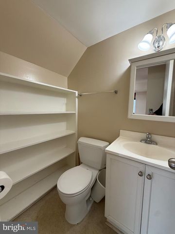 10163 FAIR WOODS DR, Fairfax, VA 22030