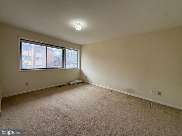 10163 FAIR WOODS DR, Fairfax, VA 22030