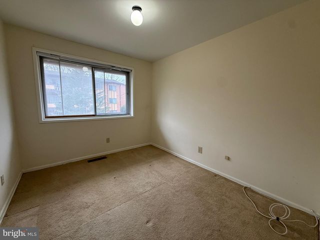 10163 FAIR WOODS DR, Fairfax, VA 22030