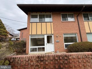 10163 FAIR WOODS DR, Fairfax, VA 22030