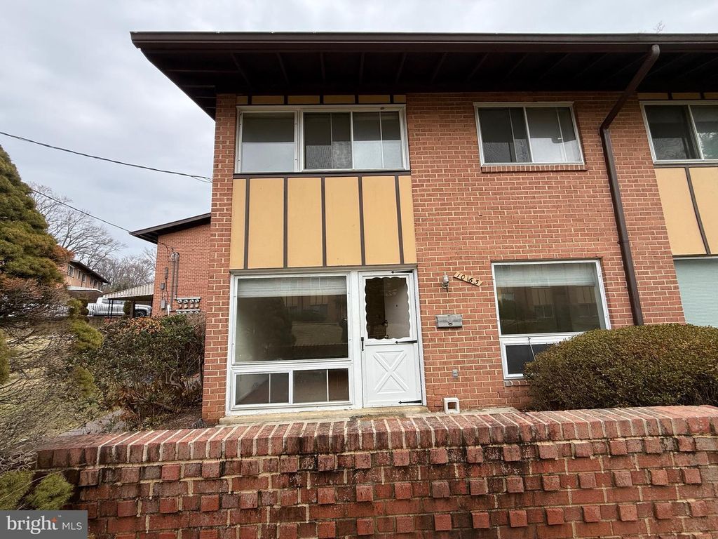 10163 FAIR WOODS DR, Fairfax, VA 22030