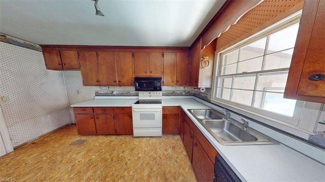 110 Joanne DR, Seaford, VA 23696