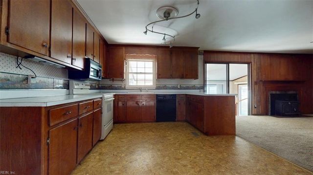 110 Joanne DR, Seaford, VA 23696
