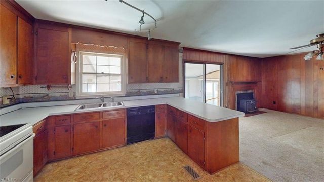 110 Joanne DR, Seaford, VA 23696