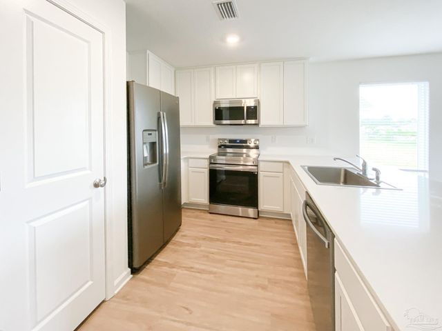 4631 Carlstrom Ln, Pensacola, FL 32507