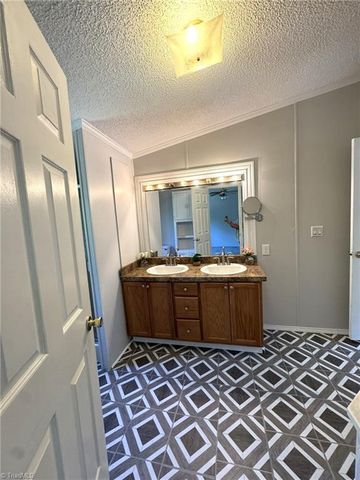 3028 Quaker Church Road, Pinnacle, NC 27043