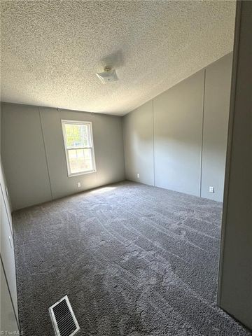 3028 Quaker Church Road, Pinnacle, NC 27043