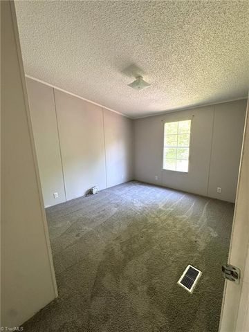3028 Quaker Church Road, Pinnacle, NC 27043