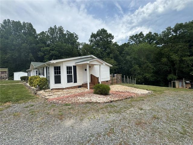 3028 Quaker Church Road, Pinnacle, NC 27043