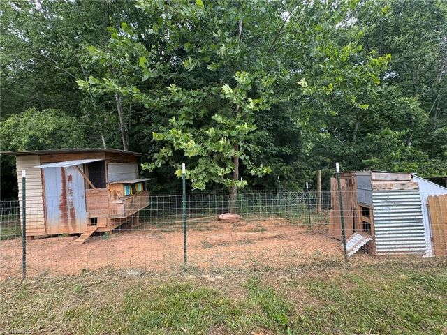 3028 Quaker Church Road, Pinnacle, NC 27043