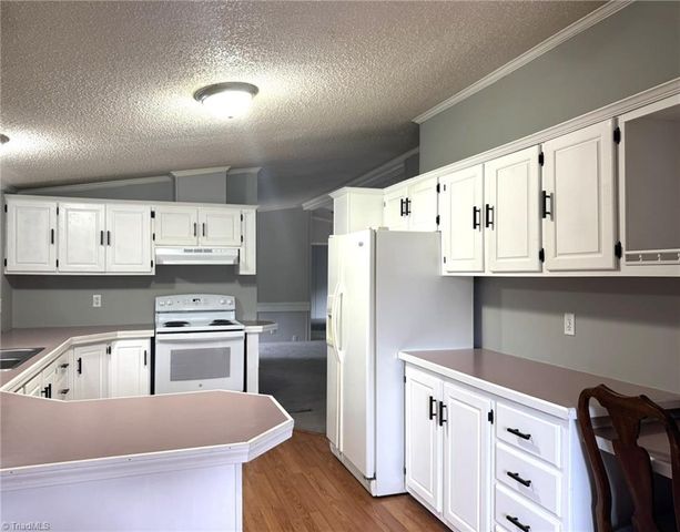 3028 Quaker Church Road, Pinnacle, NC 27043