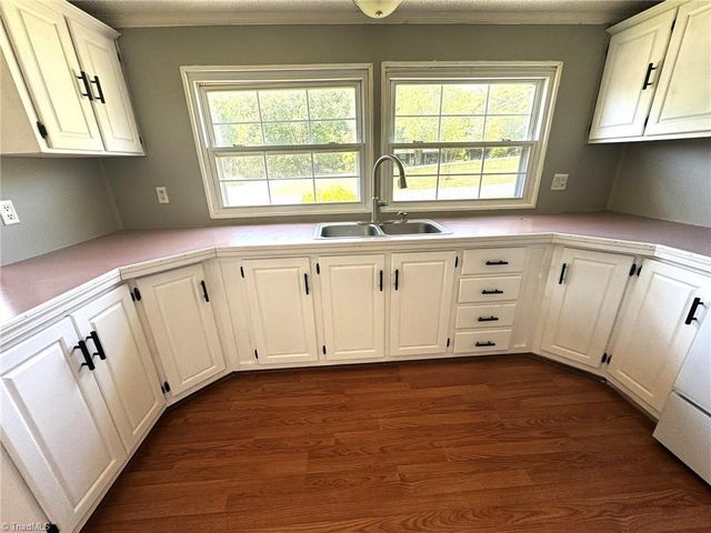 3028 Quaker Church Road, Pinnacle, NC 27043