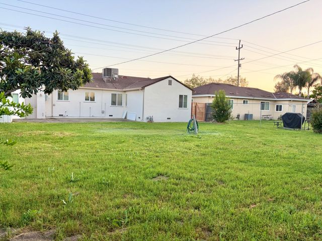 613 W Kettleman Ln, Lodi, CA 95240