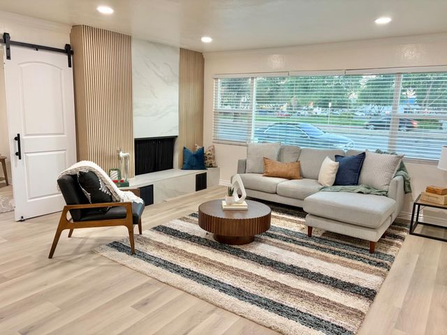 613 W Kettleman Ln, Lodi, CA 95240