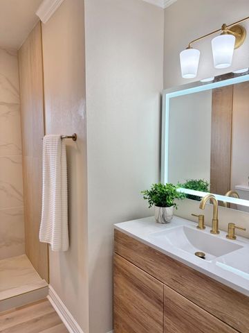 613 W Kettleman Ln, Lodi, CA 95240