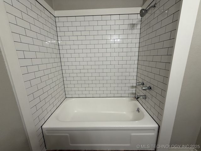 5303 E 32nd Place B, Tulsa, OK 74135