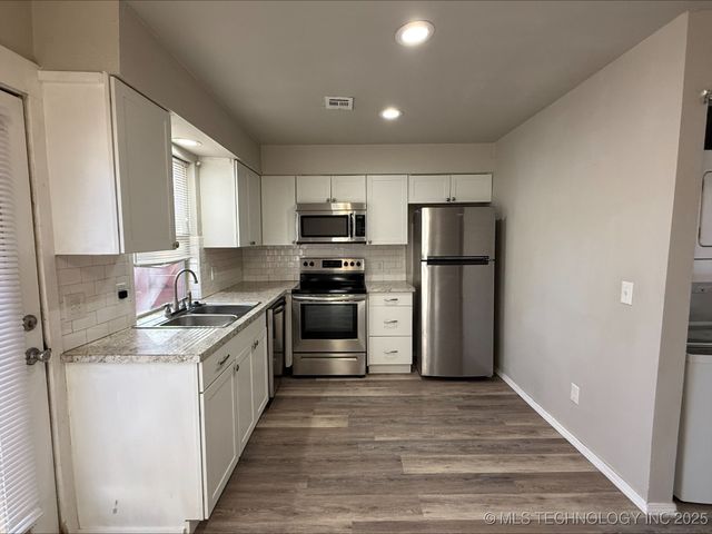 5303 E 32nd Place B, Tulsa, OK 74135