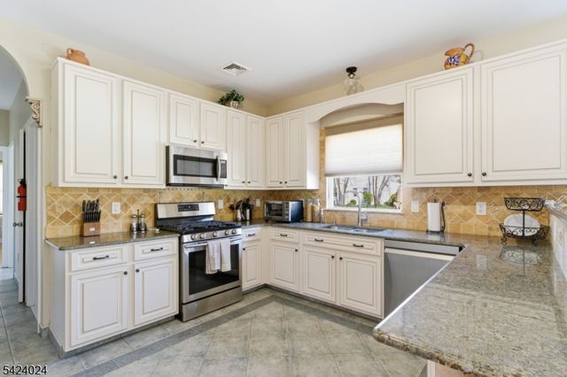 212 Fairfield Ln, Hillsborough Twp., NJ 08844