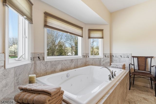 212 Fairfield Ln, Hillsborough Twp., NJ 08844