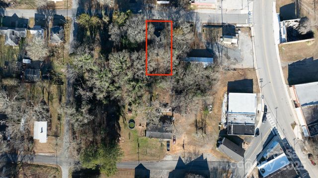 1 Catawba Avenue, Great Falls, SC 29055