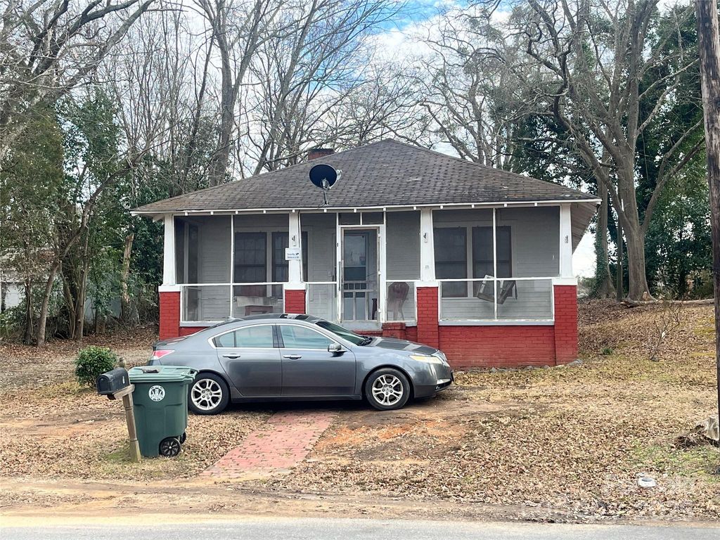 1 Catawba Avenue, Great Falls, SC 29055