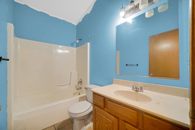 7396 Kestrel Street, Hobart, IN 46342