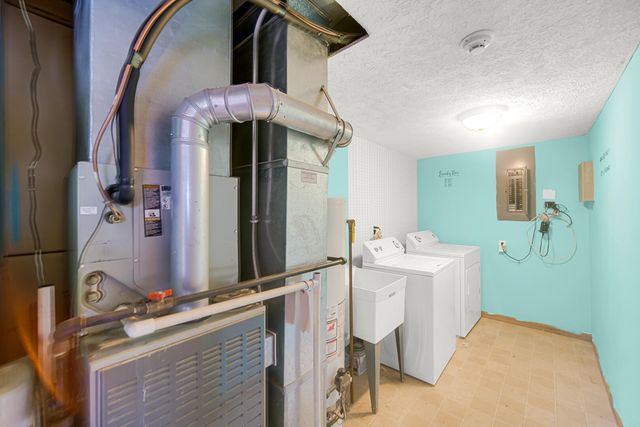 7396 Kestrel Street, Hobart, IN 46342