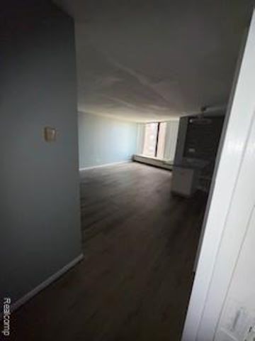 8200 Jefferson Avenue 1201, Detroit, MI 48214