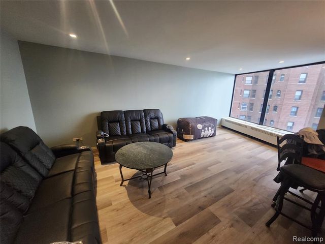 8200 Jefferson Avenue 1201, Detroit, MI 48214