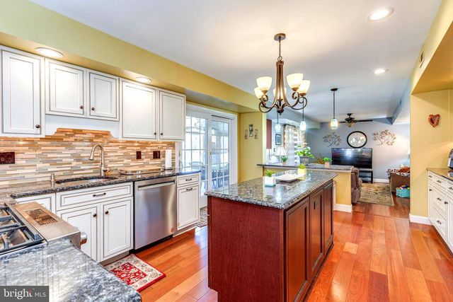 74 TWIN PONDS DR, Sewell, NJ 08080