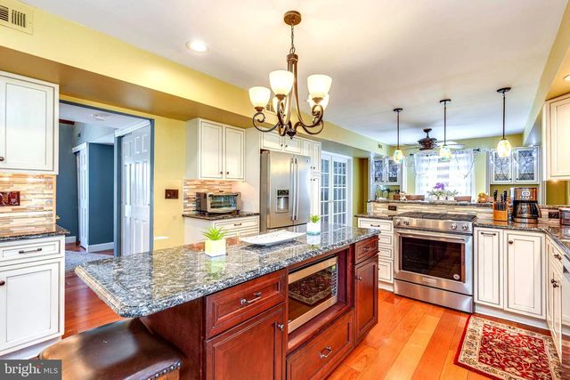 74 TWIN PONDS DR, Sewell, NJ 08080