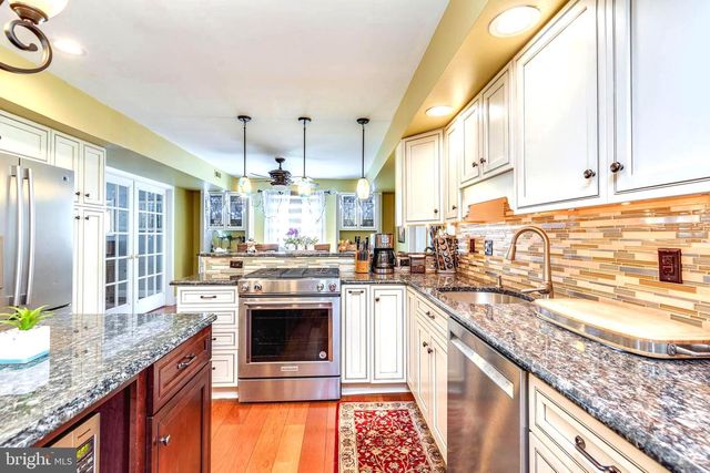 74 TWIN PONDS DR, Sewell, NJ 08080