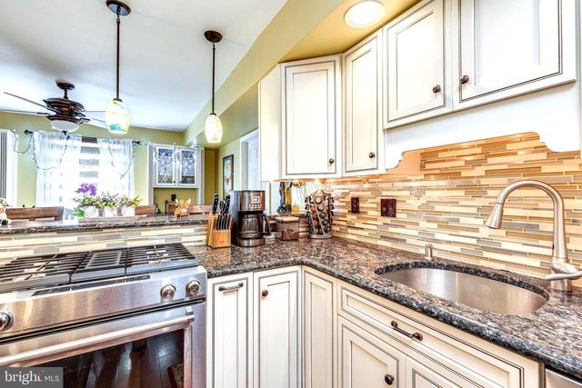 74 TWIN PONDS DR, Sewell, NJ 08080