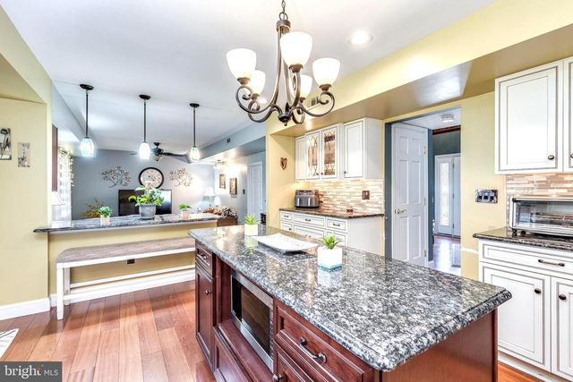 74 TWIN PONDS DR, Sewell, NJ 08080