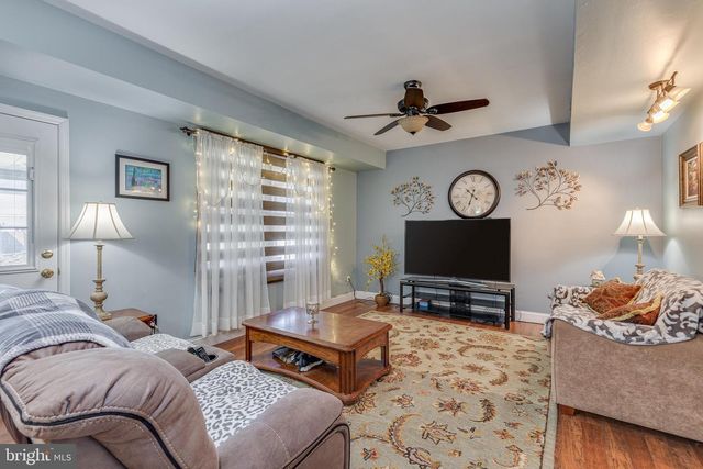 74 TWIN PONDS DR, Sewell, NJ 08080