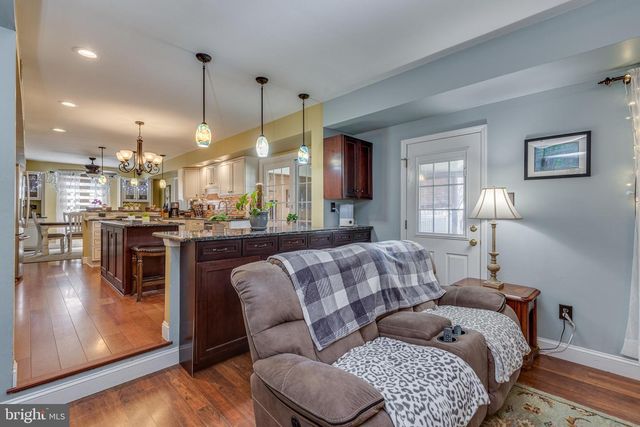 74 TWIN PONDS DR, Sewell, NJ 08080