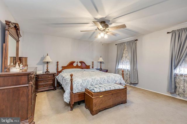 74 TWIN PONDS DR, Sewell, NJ 08080