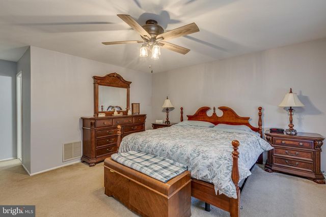 74 TWIN PONDS DR, Sewell, NJ 08080