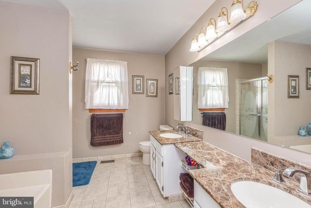 74 TWIN PONDS DR, Sewell, NJ 08080